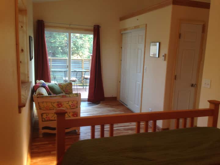 Cozy Studio Apartment Near It All!