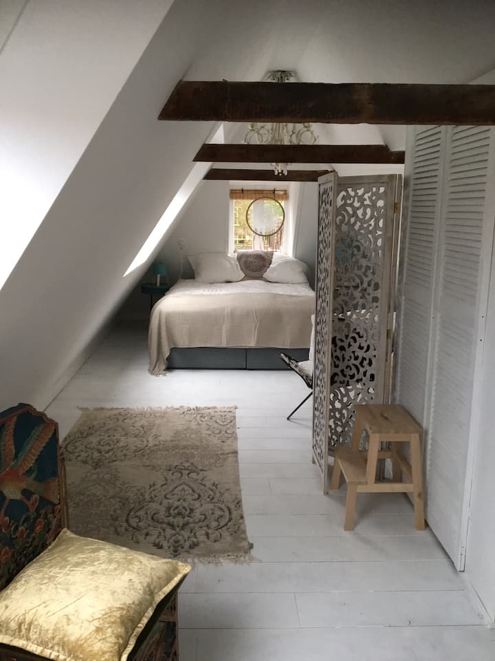 ห้องนอน 2 (Bedroom 2)