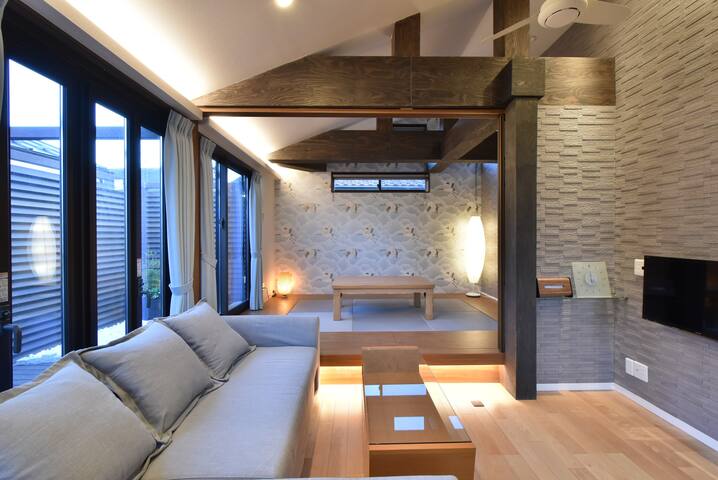 浅草や東京スカイツリーが近い小さな日本庭園の大きな家。広いテラスでゆったりと。最寄駅徒歩3分。 gallery image 4