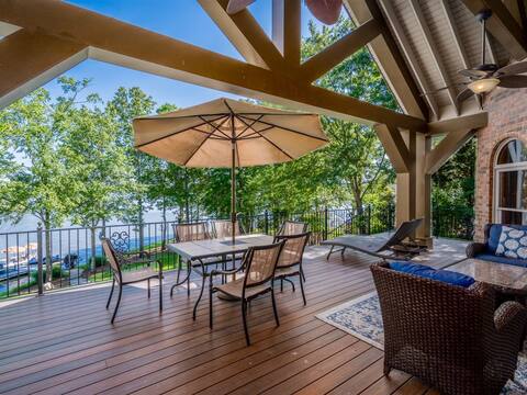 30% off until March, Huge View, Pointe Lot, Dock,