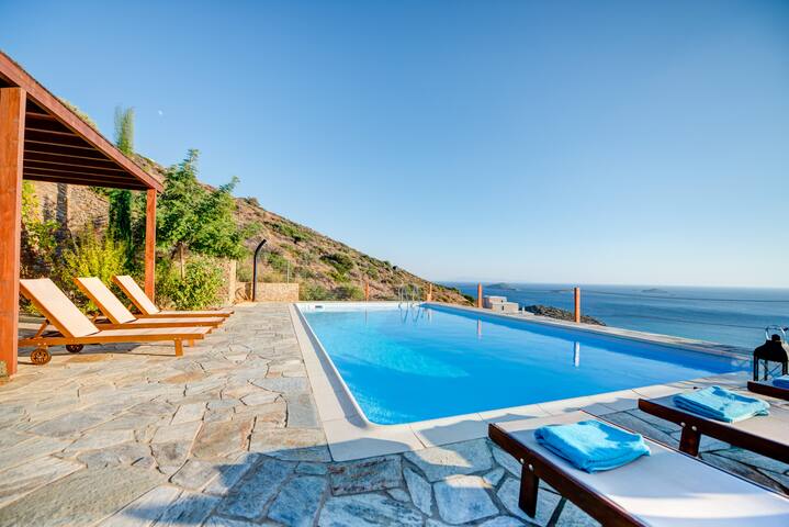 Aggelikes luxury villa,private pool,sea views gallery image 3