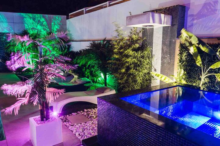 Palm Tree Villa gallery image 3