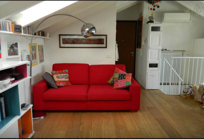 Wonderful apartment Garibaldi Isola with terrace gallery image 3