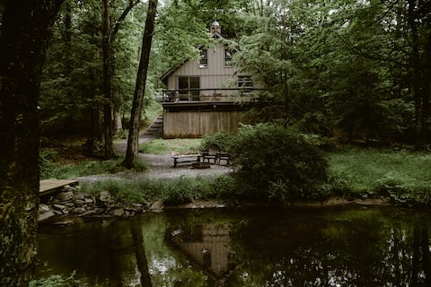 FOX HILL CABIN -Romantic Getaway-Pocono Mountains