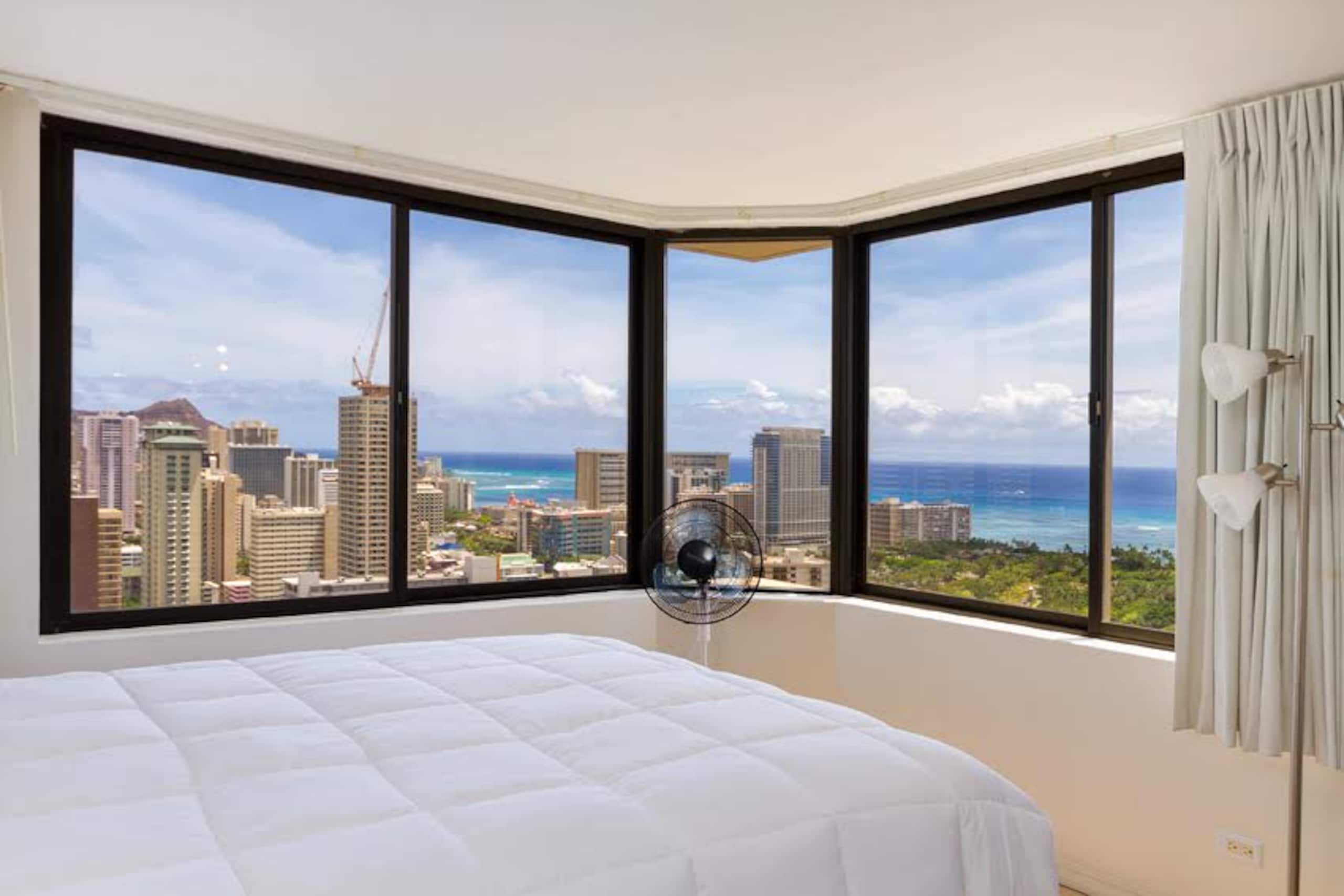 Condo in Honolulu · ★4.65 · Studio · 1 bed · 1 shared bath - Image 2
