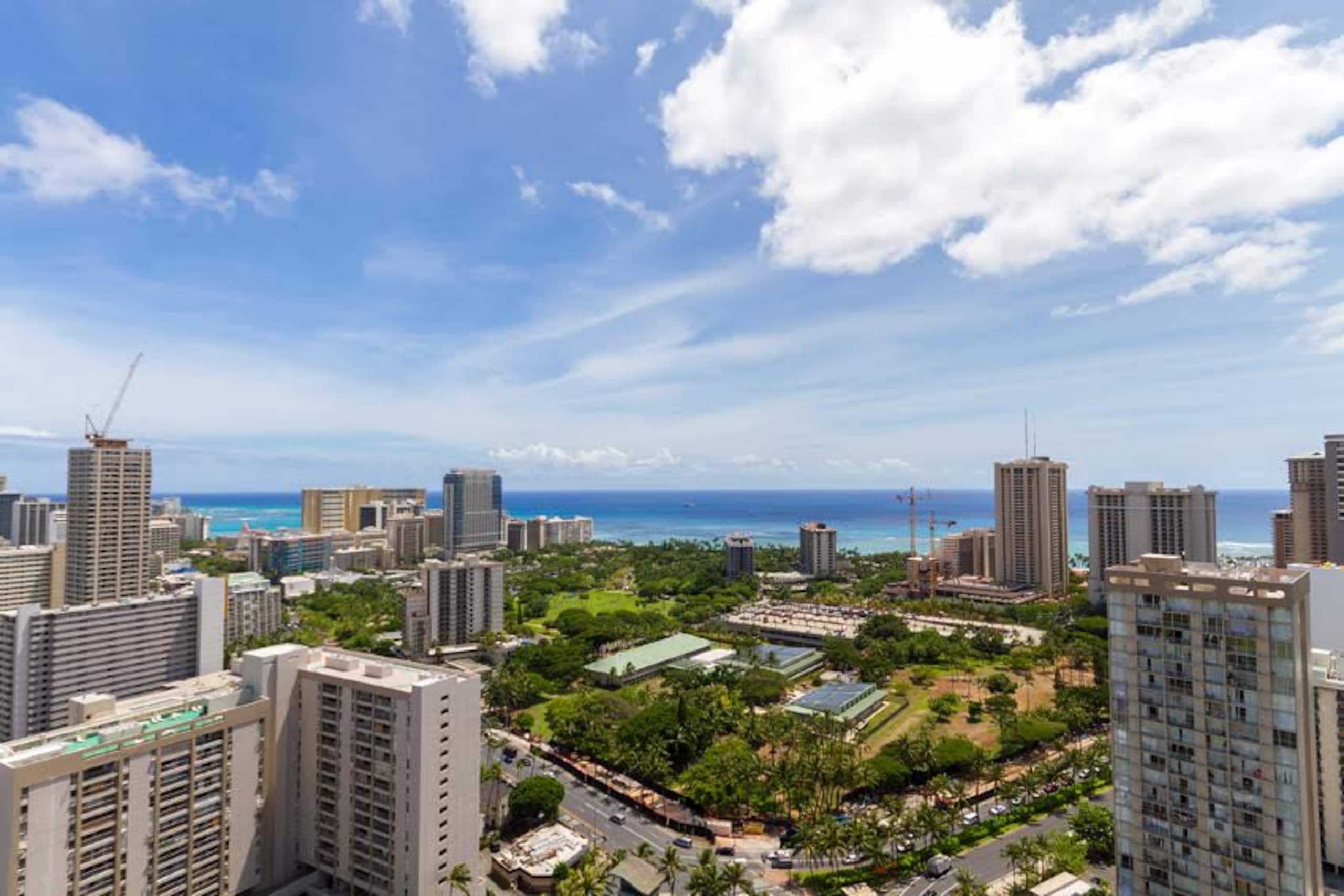 Condo in Honolulu · ★4.65 · Studio · 1 bed · 1 shared bath - Image 3