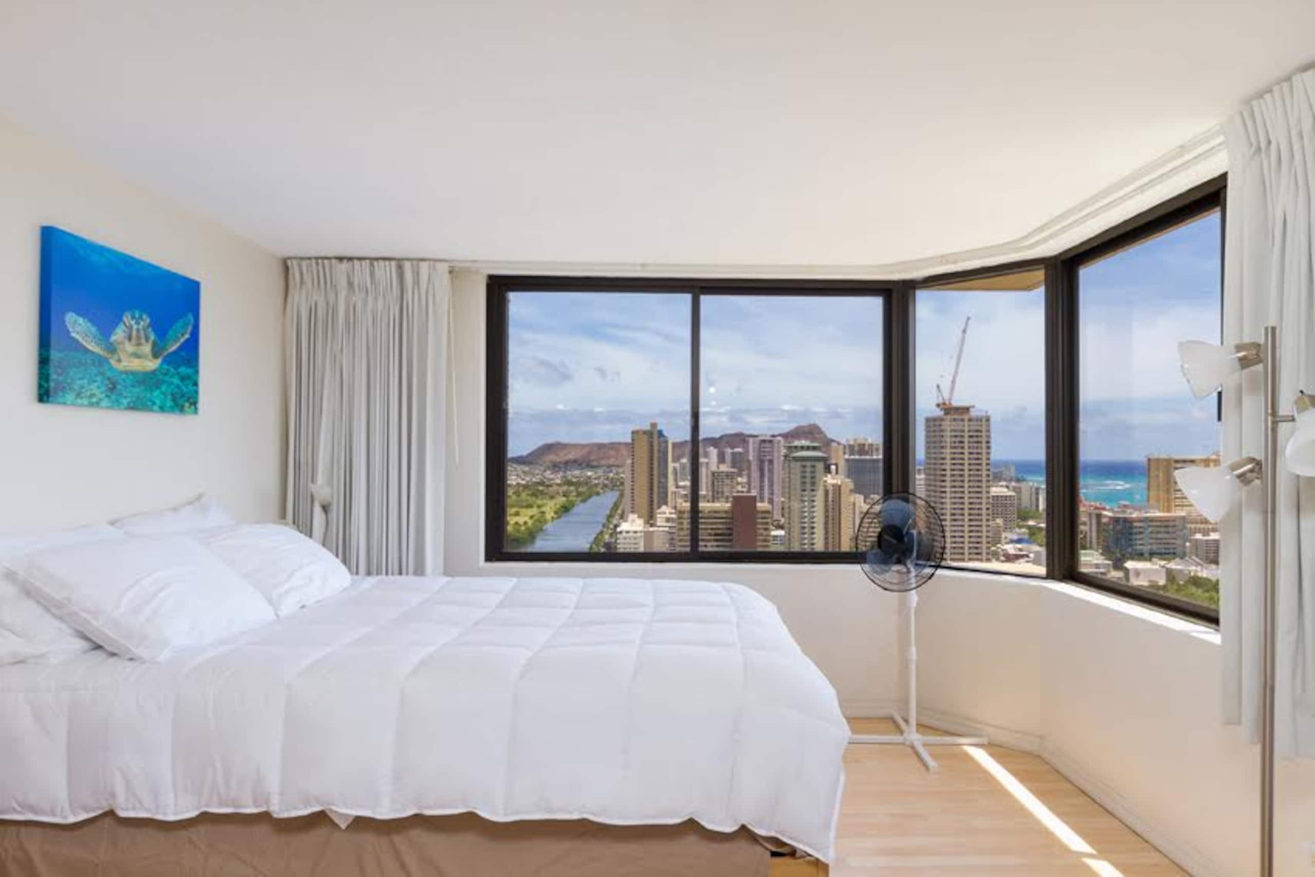 Condo in Honolulu · ★4.65 · Studio · 1 bed · 1 shared bath - Image 4