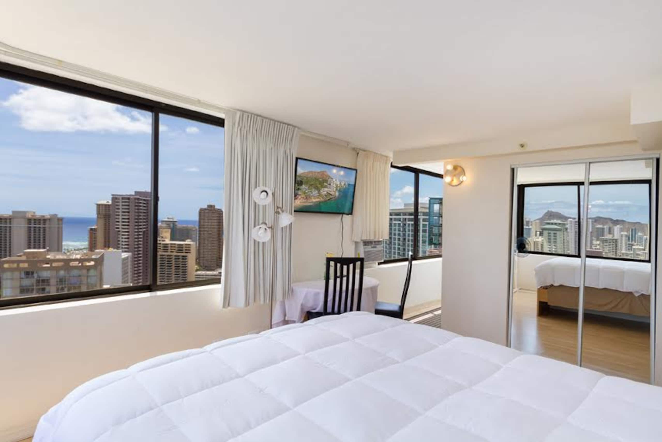 Condo in Honolulu · ★4.65 · Studio · 1 bed · 1 shared bath - Image 5