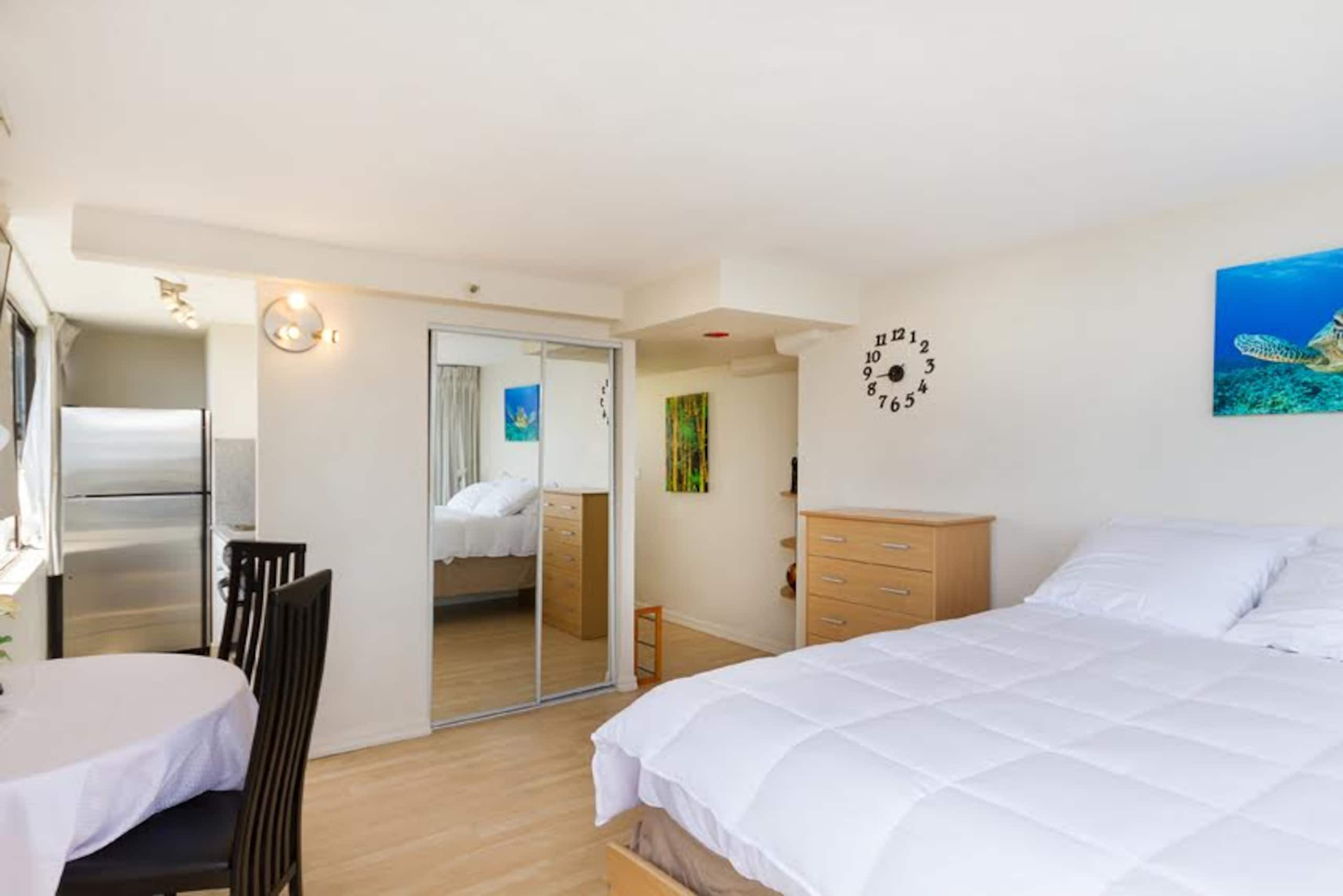 Condo in Honolulu · ★4.65 · Studio · 1 bed · 1 shared bath - Image 6