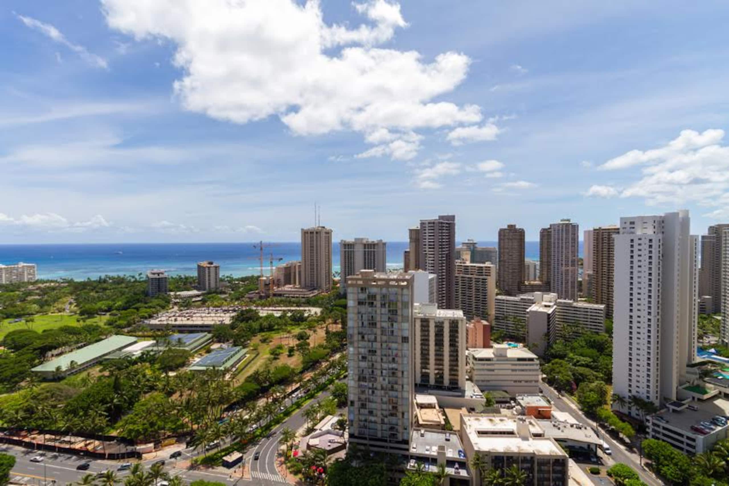 Condo in Honolulu · ★4.65 · Studio · 1 bed · 1 shared bath - Image 9