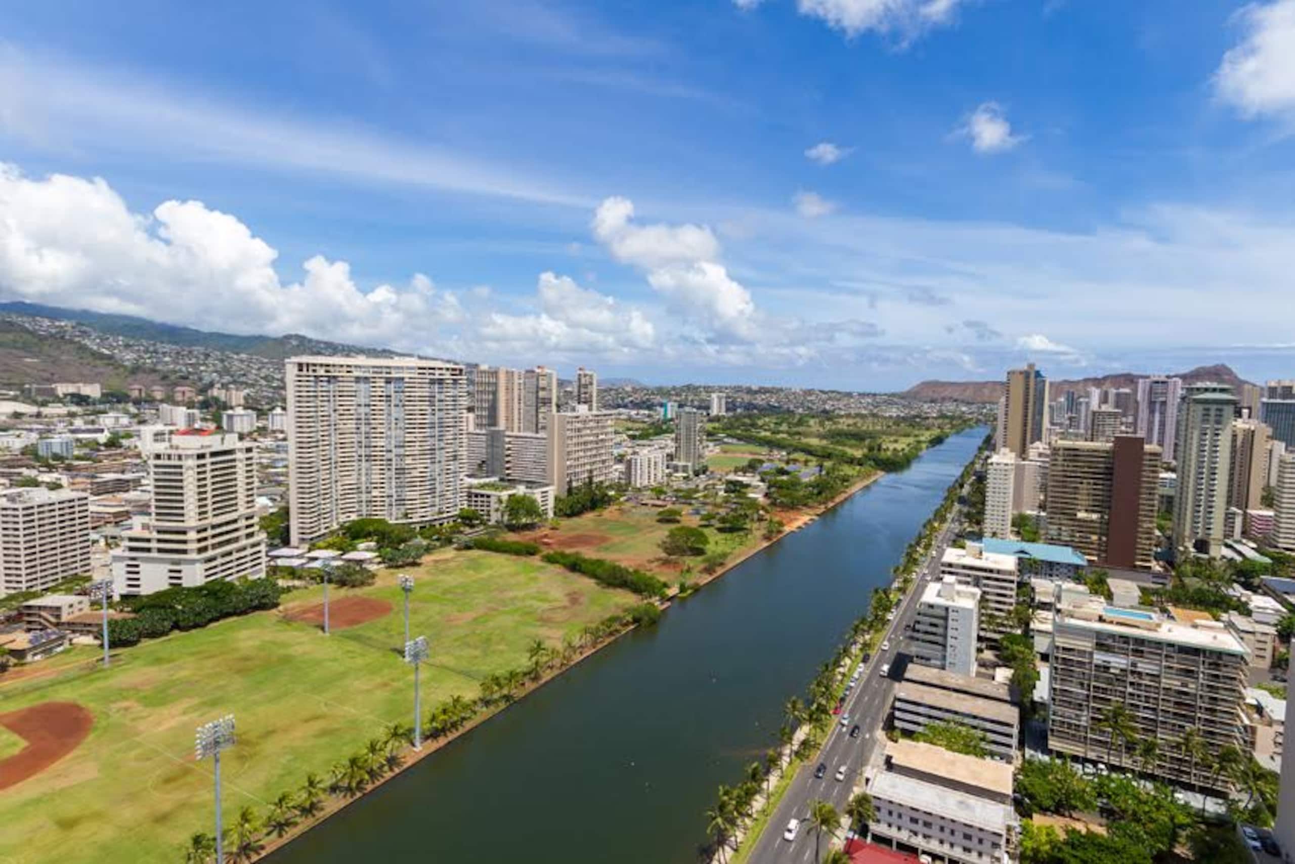 Condo in Honolulu · ★4.65 · Studio · 1 bed · 1 shared bath - Image 10