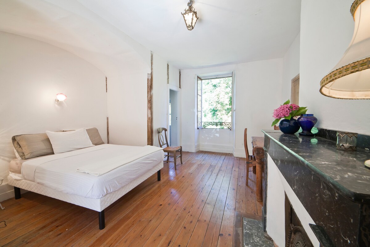 The tower bedroom is so called because the private bathroom is built into the dovecote of the house. The bedroom can be for 2 or up to 4 additional (suite-bedroom 3) if needed.