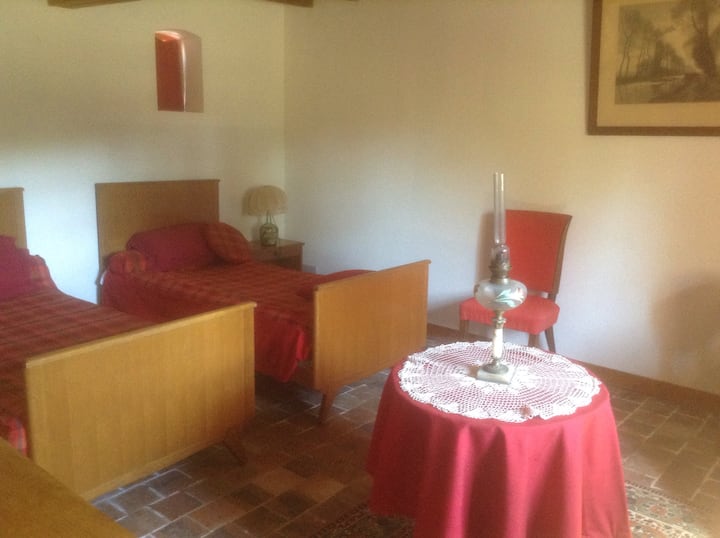 Საძინებელი 3/3 პირველ სართულზე