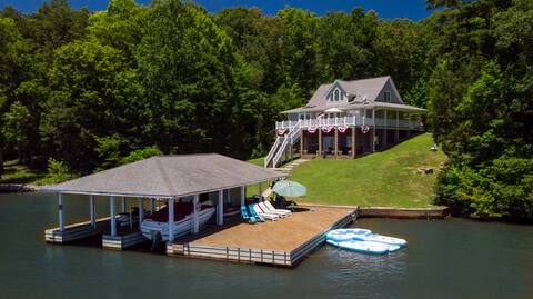Lakefront | Kayaks| SUPs | Hot Tub | Boat Options