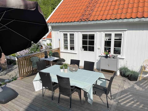 Cozy house in Kragerø city center Parking.