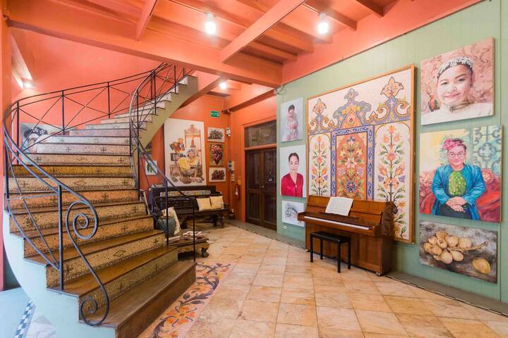 Artist House & Gallery- 3 Guest Suites gallery image 2