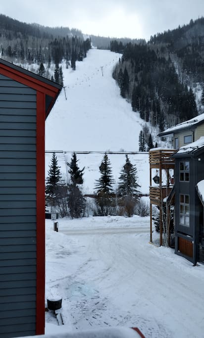 Mountain views and great ski lift access