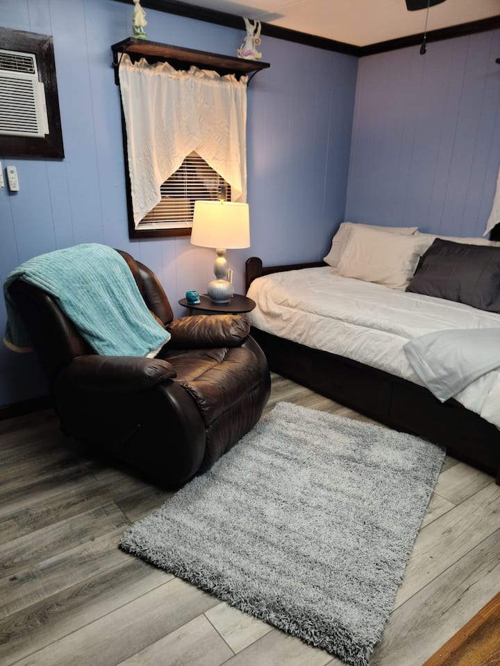 The Sugar Shack -Tiny House Near Shaw Afb & Toumey - Sumter, SC