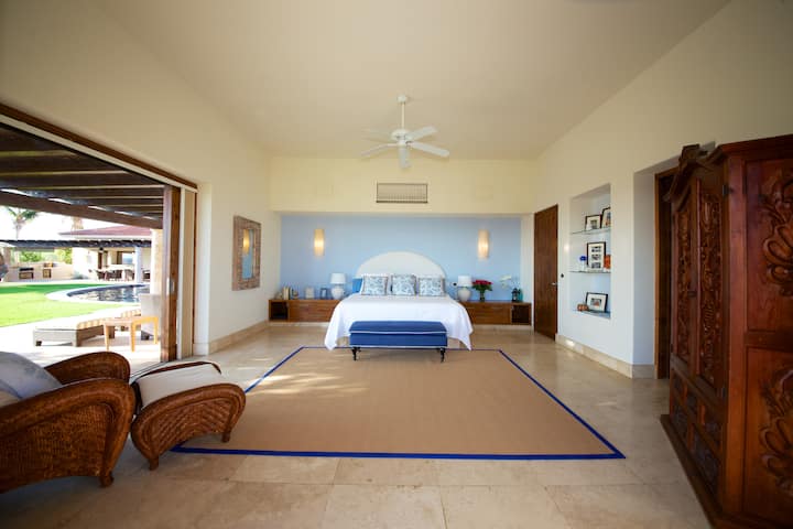 Hlavná spálňa 1 veľká manželská posteľ