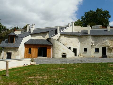Saumur: Troglo by the water