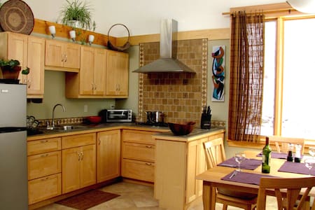 Stunning Woodstock 1 BR Hideaway