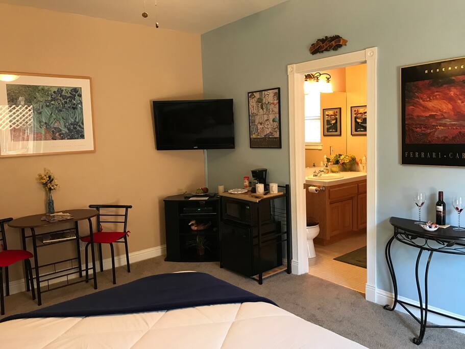 Private bath, cable TV with DVD/internet player, Mini fridge,microwave,coffee maker and complimentary bottle of wine and Chocolates!