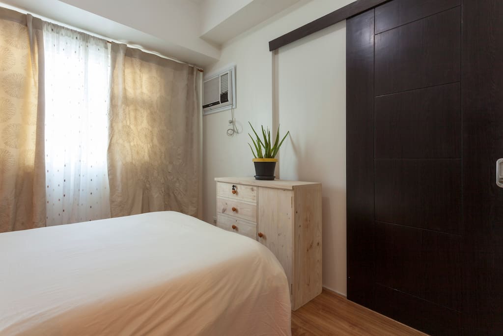 A custom-made chest drawer for additional storage which can also double as your laptop table and bedroom sliding door to make your sleep more comfortable