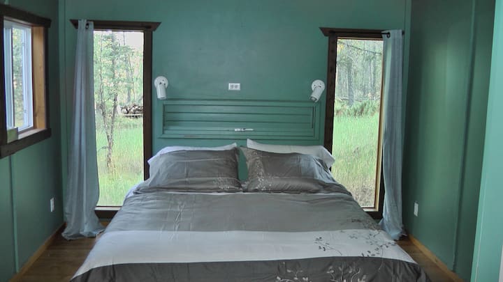 Main Bedroom/ King Size Bed