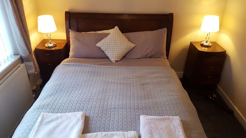 Entire House free Parking and HiSpeed Wifi