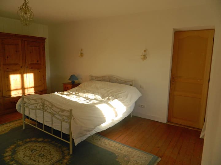 dormitorio en la casa principal