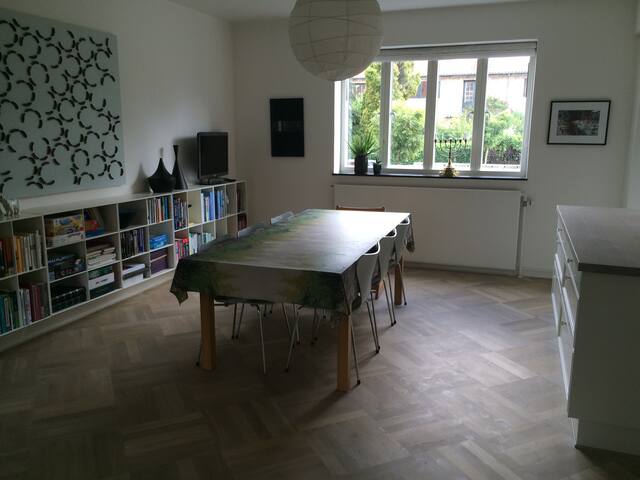 Friendly house close to everything gallery image 5