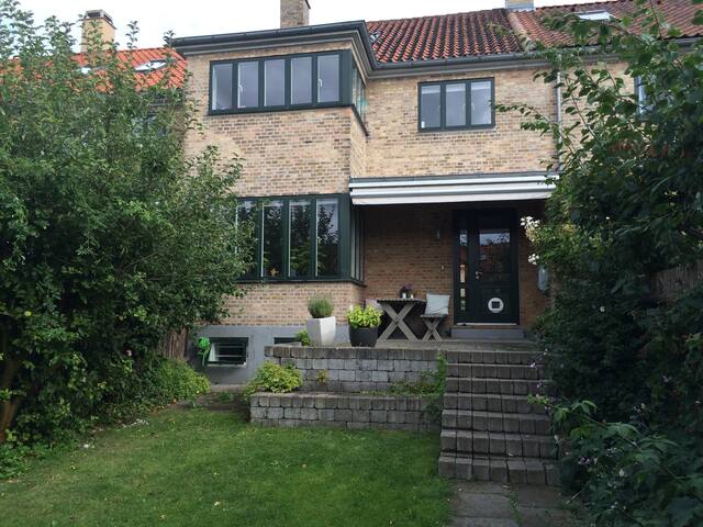 Friendly house close to everything