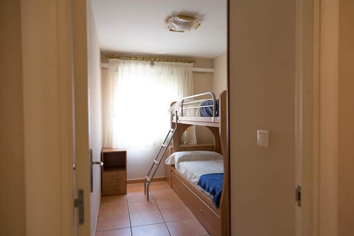 2. spavaća soba s 3 kreveta