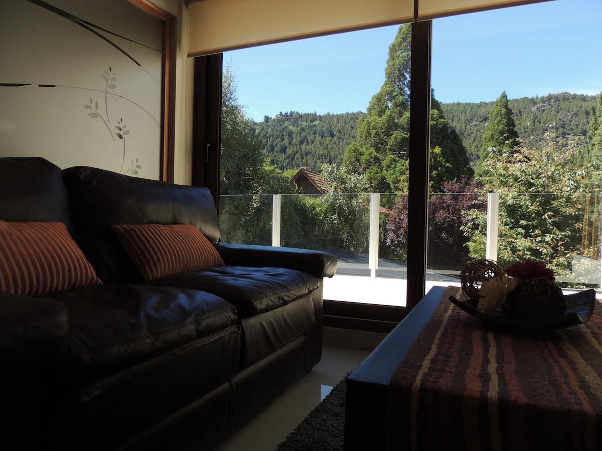Top Airbnb: Modern, central, meters from Lake Lácar en Neuquén