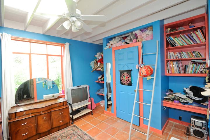 غرفة مائية مع ضوء سكاي جميل 