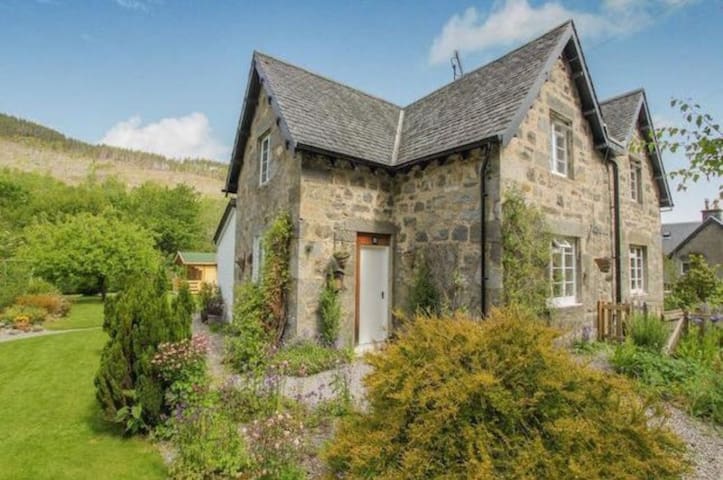 Airbnb Tomich Vacation Rentals Places To Stay Scotland