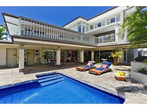 Huge House, Heated Pool, AC, Steps to Kailua Beach