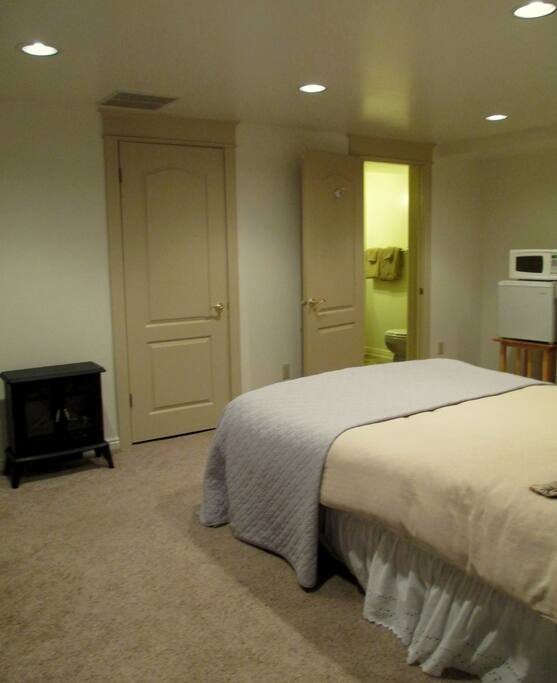 Private bedroom & bathroom. Mini fridge & microwave.