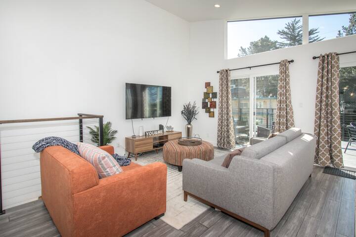 Contemporary New 4 Bedroom Home with Ocean Views! gallery image 5