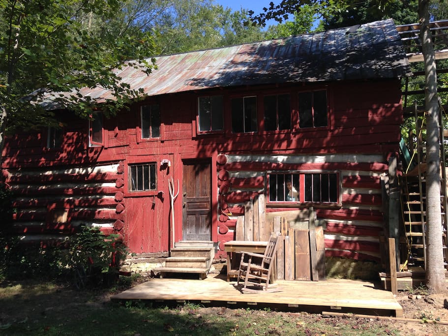 Updated Cabin10 Minutes from Town! Cabins for Rent in Leicester