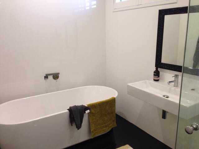 Family Home in the City gallery image 4