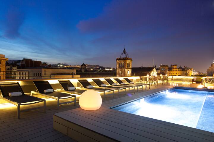 Superior with breakfast by Miro EnjoyBCN Apts gallery image 2