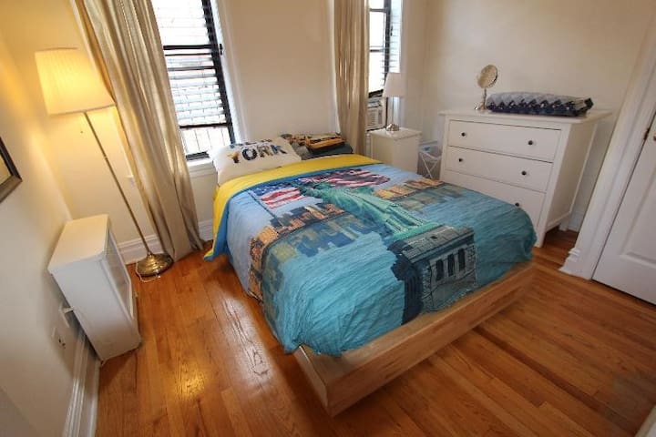 Nice Manhattan Apt Near Central Park and Subway