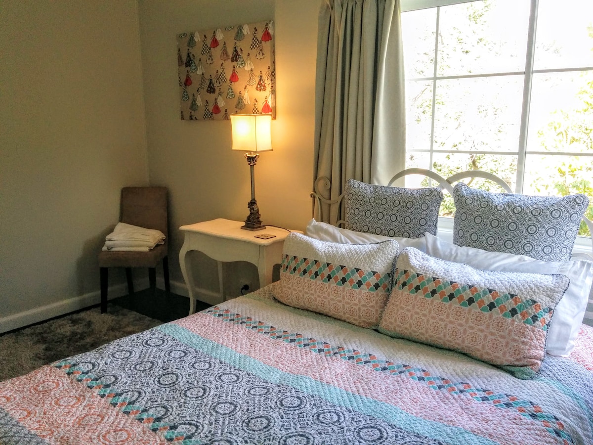 Spálňa s manželskou posteľou