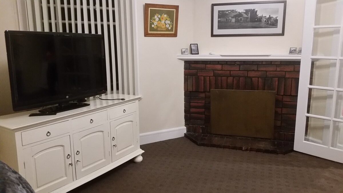 Top performing Airbnb: 34A. A hop skip and jump away from Hobart. in City Of Hobart