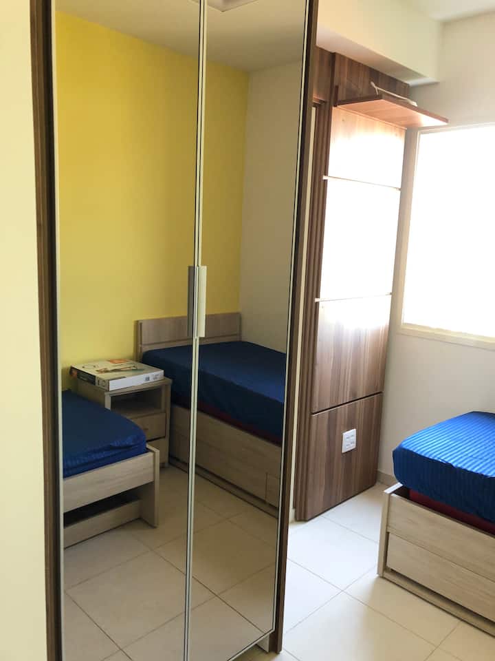 Стая с 2 единични легла