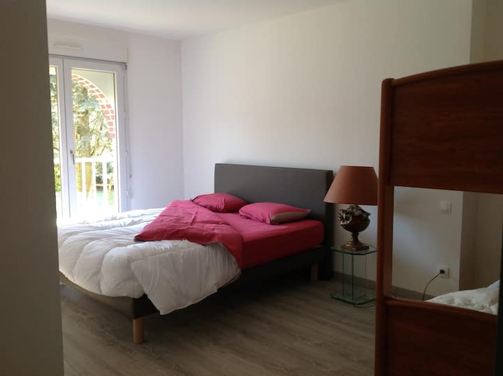 Dhoma e gjumit 4 akomodime për fjetje 