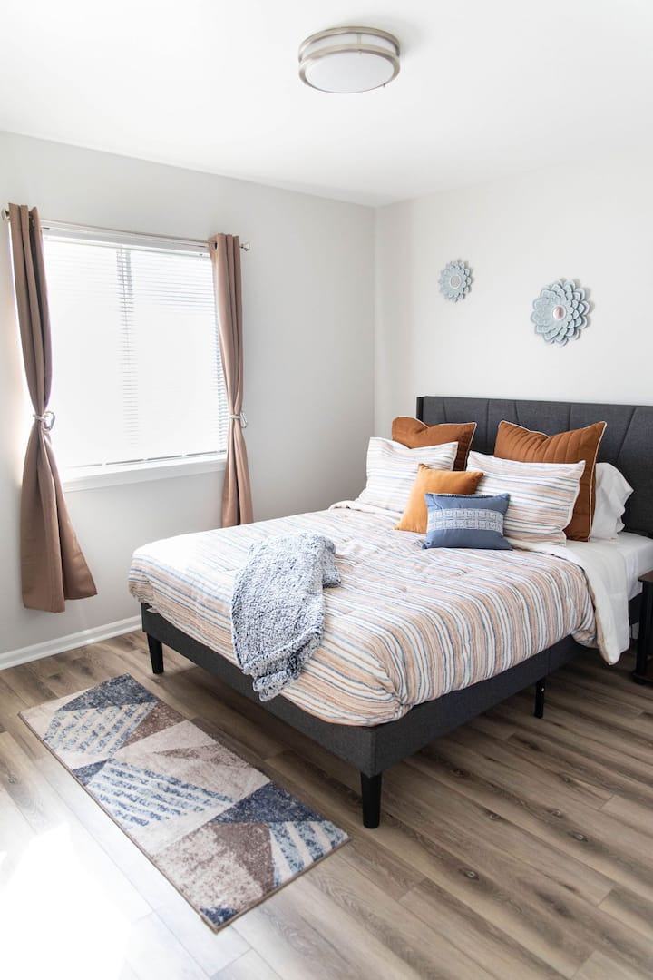 Cozy modern midterm stay/medical discount/fastWiFi Apartments for Rent in Grand Rapids