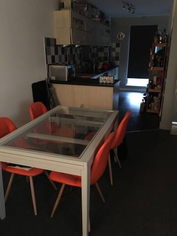 2 Bed 2 Bath, Canal Side Apartment Manchester gallery image 4