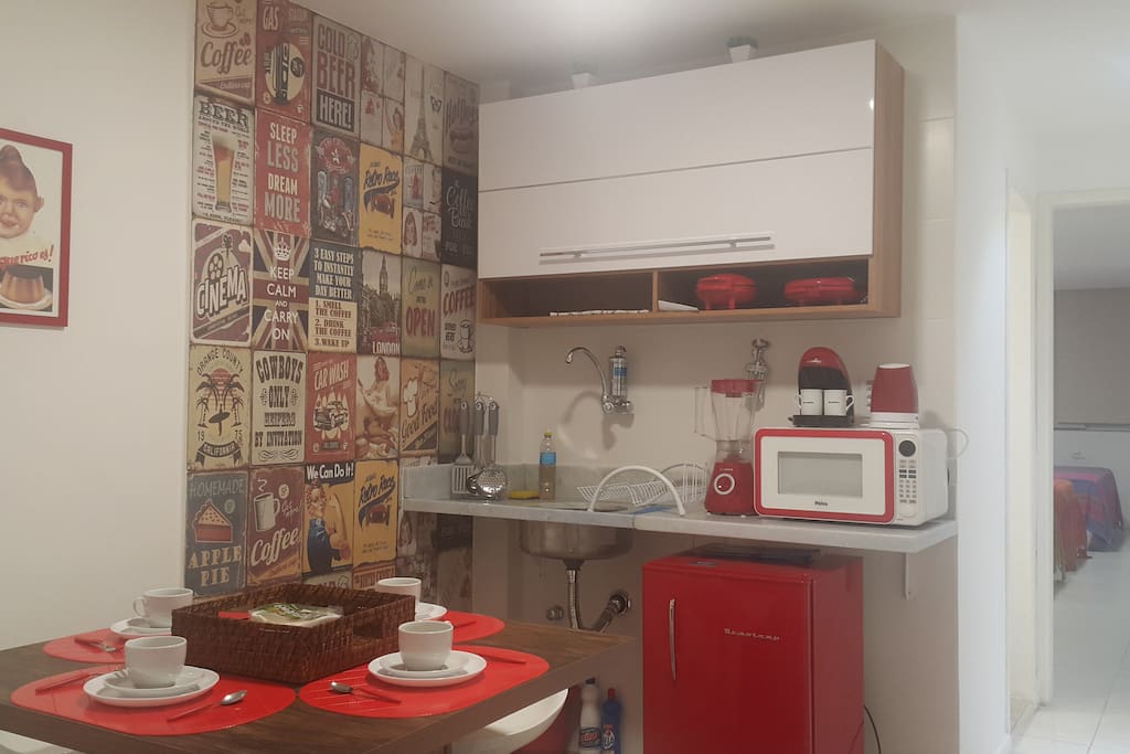 Copa-Cozinha retrô, linda e totalmente equipada.